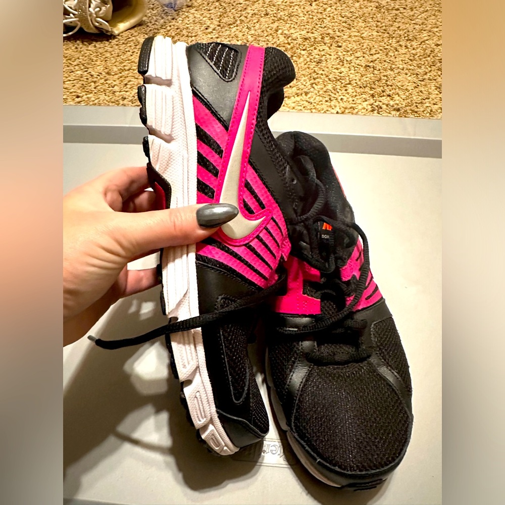Nike Downshifter 5 black/pink size 10